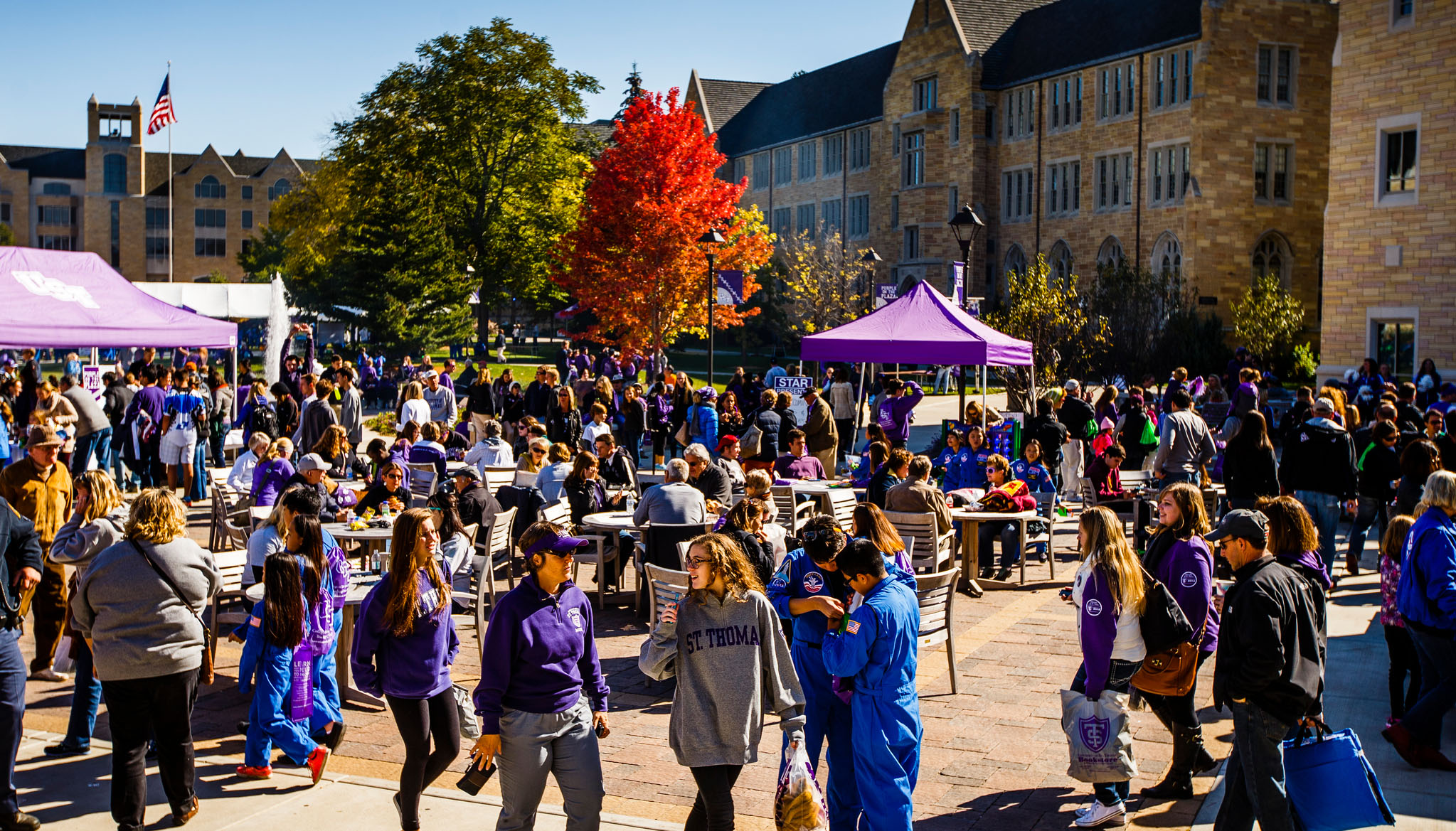 Crowded plaza during a sunny Purple on the Plaza 