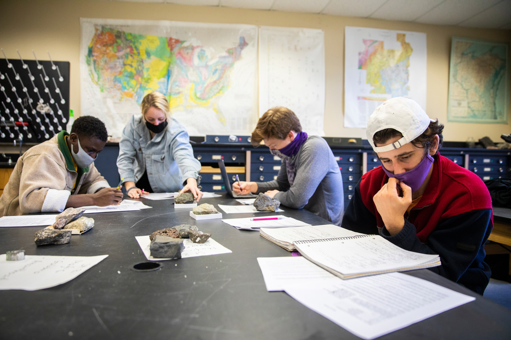 Students work together in a lab classroom 