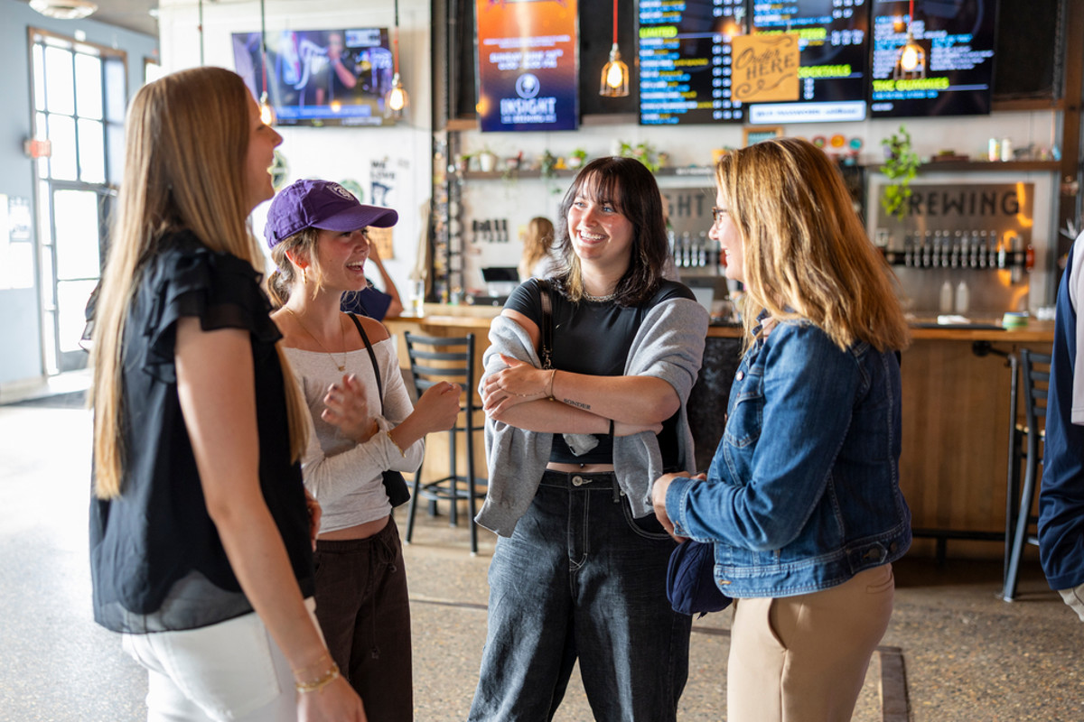 Tommie alumni chatting at Insight Brewing
