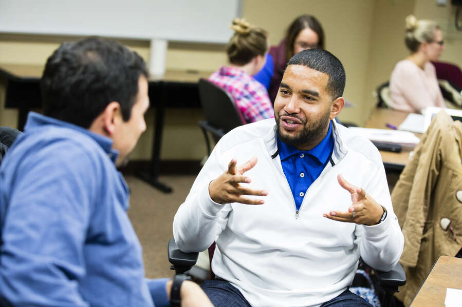 Students in MBA class have a discussion